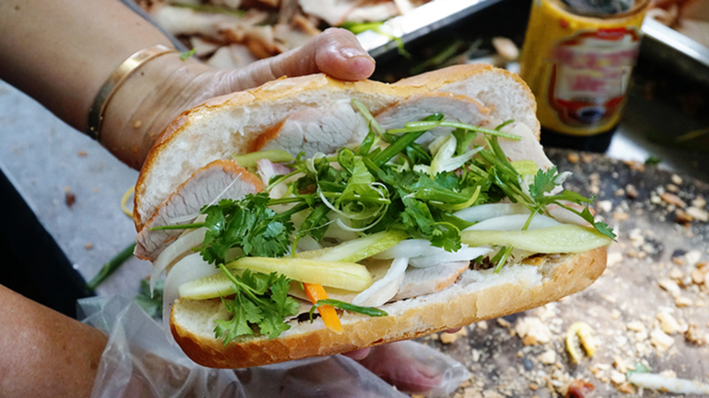Vietnam-travel-local-food-bread