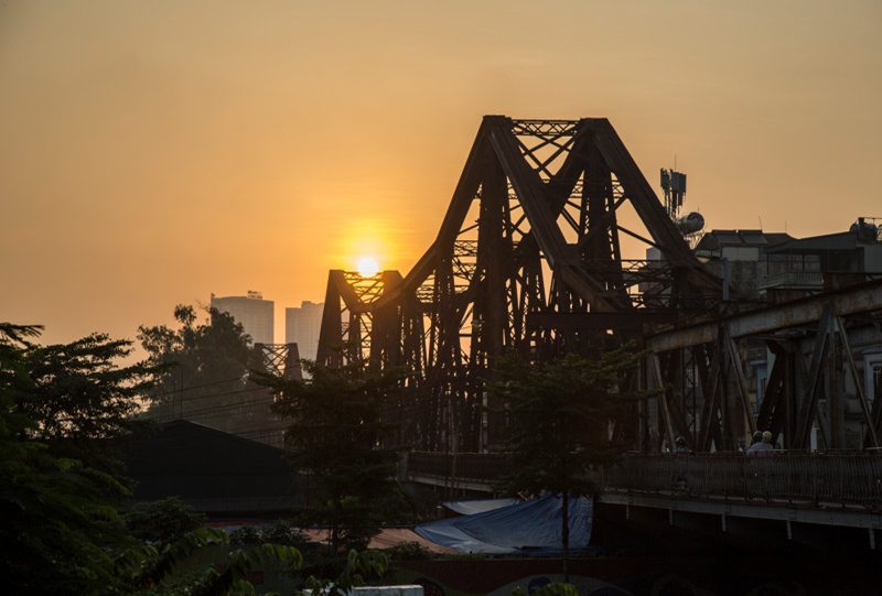 Vietnam-travel-Long-bien-bridge