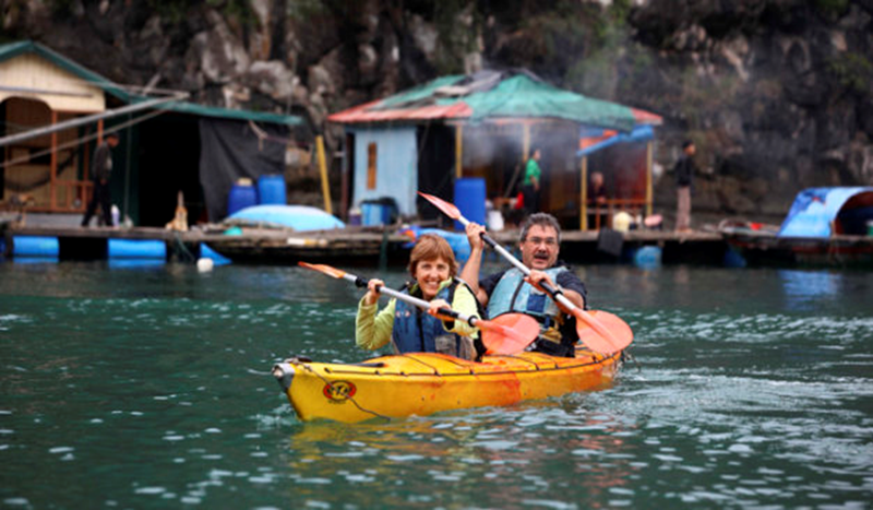Vietnam-travel-destination-kayak-on-halong-bay